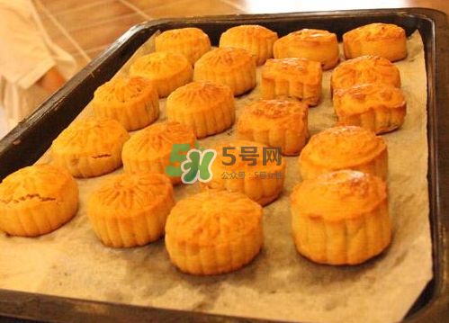 烤月餅用錫紙還是油紙？烤月餅是不是一定要墊錫紙？