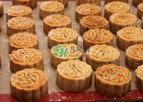 烤月餅用錫紙還是油紙？烤月餅是不是一定要墊錫紙？