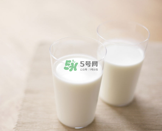 喝牛奶美白嗎？吃什么可以美白？