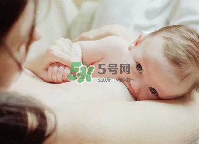 母乳喂養(yǎng)預(yù)防乳腺癌嗎？不喂母乳會(huì)的乳腺癌嗎？