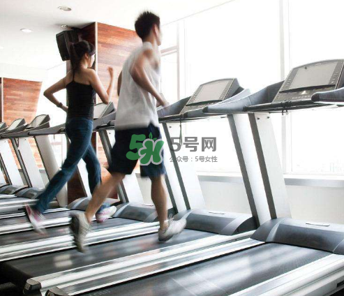 動(dòng)感單車和跑步機(jī)哪個(gè)減肥效果好？動(dòng)感單車和跑步機(jī)哪個(gè)瘦腿快？