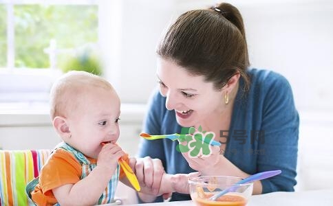 一歲后的寶寶如何喂養(yǎng)？寶寶喝牛奶好嗎？