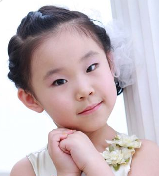 不要再為女兒扎羊角辮了 女孩好看的發(fā)型怎么扎？