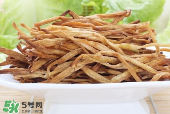 為什么說黃花菜都涼了？黃花菜為什么要抽芯