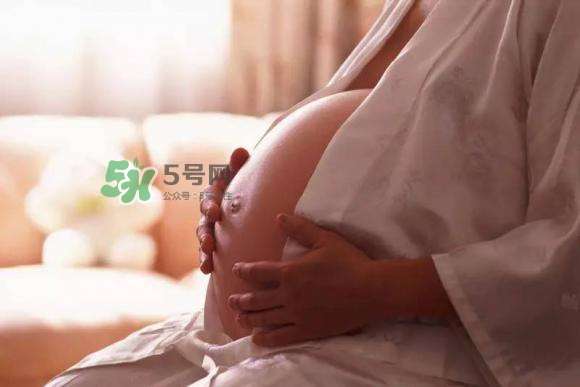 孕晚期肚子有規(guī)律的跳動是胎動嗎？