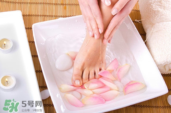 醋泡腳能治療灰指甲嗎？醋泡腳能治足跟痛嗎