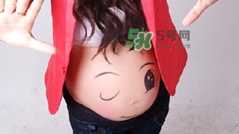 孕晚期肚子有規(guī)律的跳動是胎動嗎？