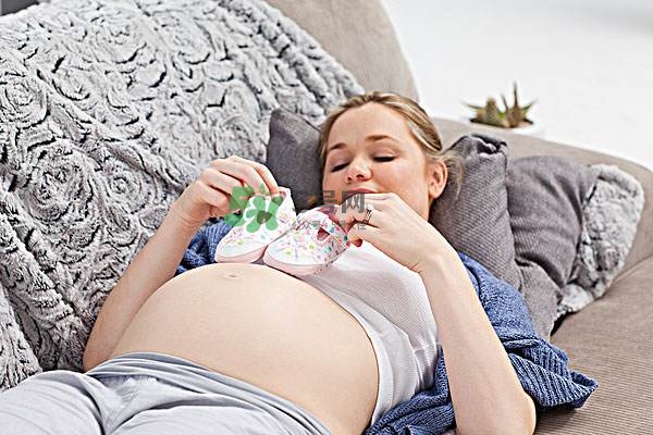 孕晚期肚子有規(guī)律的跳動是胎動嗎？
