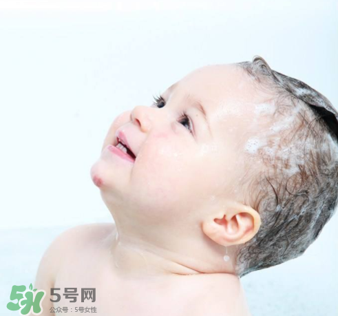 秋天嬰兒幾天洗一次澡？秋天嬰兒洗幾次澡？