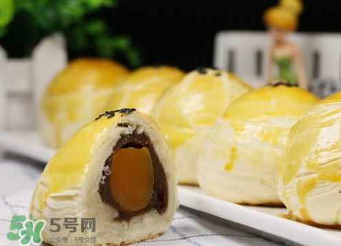 蛋黃酥可以用微波爐烤嗎？微波爐可以做蛋黃酥嗎？