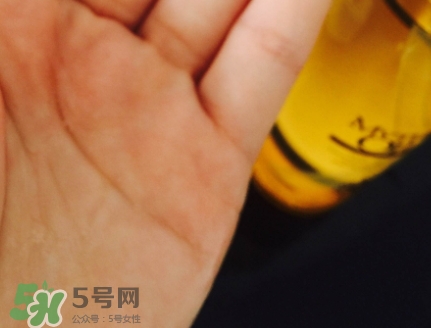 歐萊雅護(hù)發(fā)精油哪款好？歐萊雅護(hù)發(fā)精油和愛茉莉精油對(duì)比