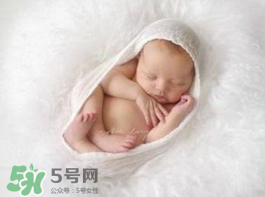 剪臍帶時(shí)寶寶會(huì)不會(huì)疼？剪臍帶寶寶疼嗎？