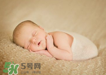 剪臍帶時(shí)寶寶會(huì)不會(huì)疼？剪臍帶寶寶疼嗎？