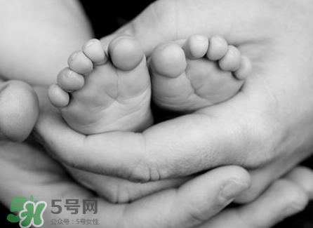 剪臍帶是寶寶疼還是媽媽疼？剪臍帶孕婦會(huì)痛嗎？