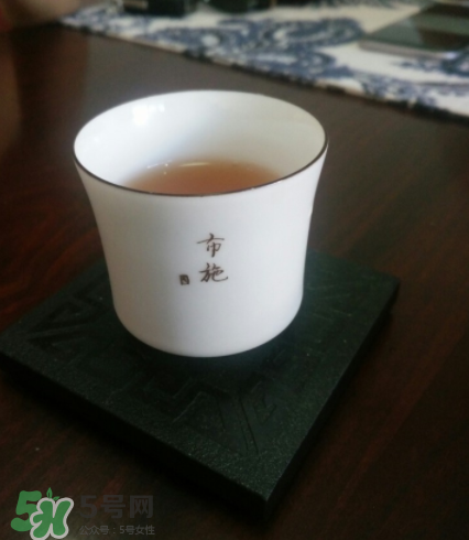 白毫銀針的產(chǎn)地在哪個(gè)?。堪缀零y針是哪里產(chǎn)的？