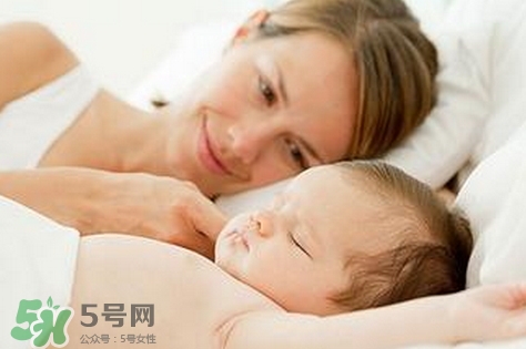 新生寶寶怎么抱？新生寶寶可以豎著抱嗎？