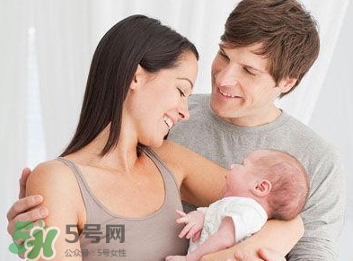 新生寶寶怎么抱？新生寶寶可以豎著抱嗎？