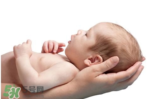 新生寶寶怎么抱？新生寶寶可以豎著抱嗎？