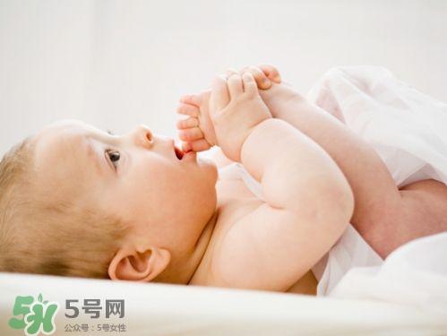 剛出生的寶寶要注意什么？剛出生的寶寶要準(zhǔn)備哪些東西？
