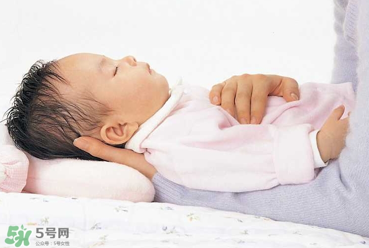 新生寶寶怎么抱？新生寶寶可以豎著抱嗎？