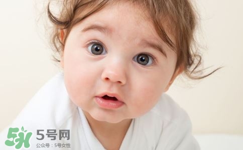 新生兒吐奶是什么原因？新生兒吐奶從鼻子出來怎么回事？