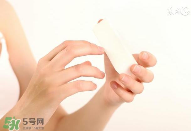 指甲上沒有月牙是缺什么？指甲上沒有月牙怎么補？