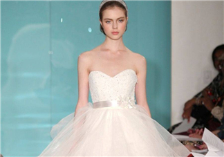 reem acra婚紗多少錢？reem acra婚紗價(jià)格