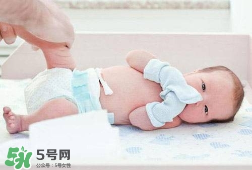 用尿布好還是尿不濕好？用尿布好還是紙尿褲好？