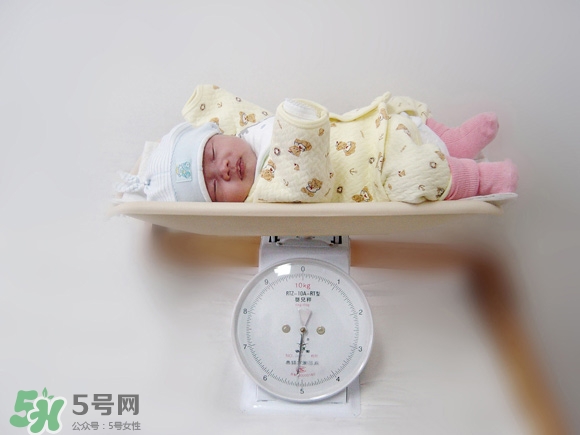 新生兒尿不濕怎么選？新生兒尿不濕什么牌子好？