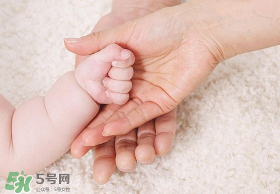 未滿月的寶寶可以剪指甲嗎？寶寶多久剪一次指甲？