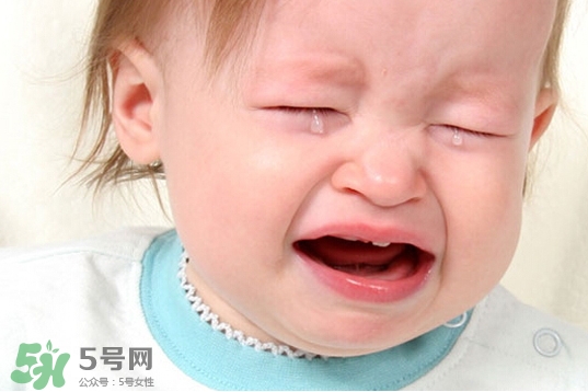 寶寶晚上哭鬧是怎么回事？寶寶晚上哭鬧不睡覺(jué)怎么辦？