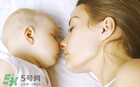 母乳到什么時(shí)候就沒營養(yǎng)了？母乳什么時(shí)候斷最好？