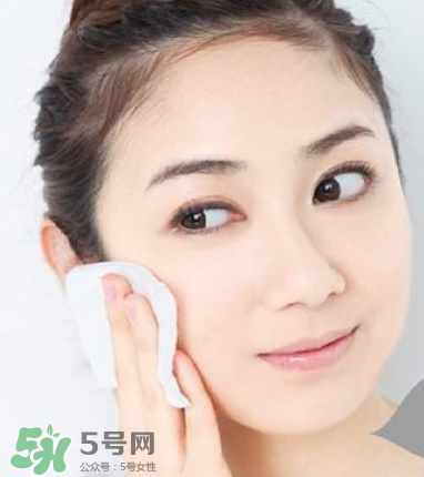 光擦保濕型化妝水就能有效保濕?怎樣正確的使用化妝水？