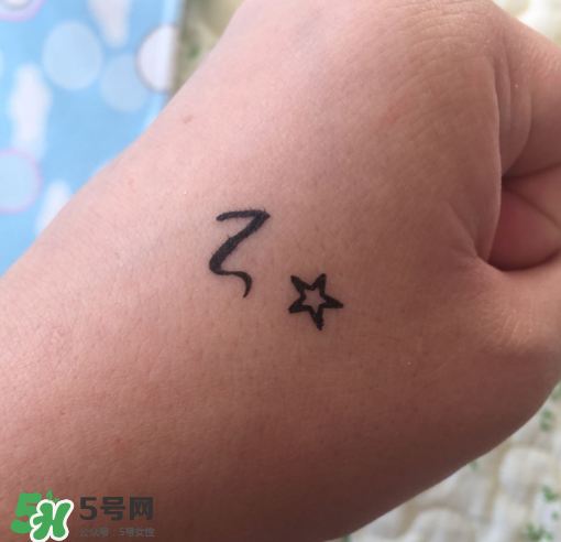 美寶蓮眼線液筆怎么樣？美寶蓮眼線液筆暈染嗎？