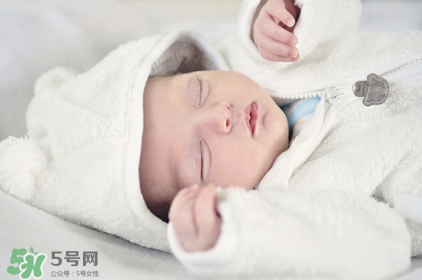 寶寶張嘴睡覺會(huì)變丑嗎？寶寶張嘴睡覺的危害