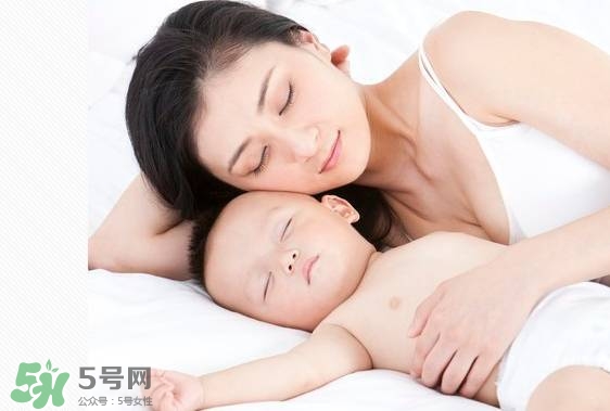 寶寶睡覺突然大哭是什么原因？寶寶睡覺突然哭醒怎么辦？