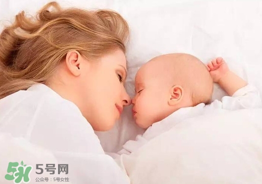 怎么哄寶寶入睡？哄寶寶睡覺的方法