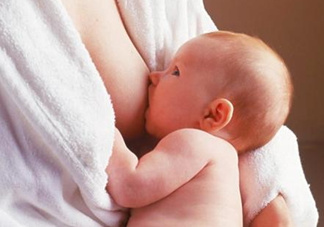 母乳喂養(yǎng)的寶寶大便怎樣正常？母乳喂養(yǎng)的寶寶需要補(bǔ)鈣嗎？