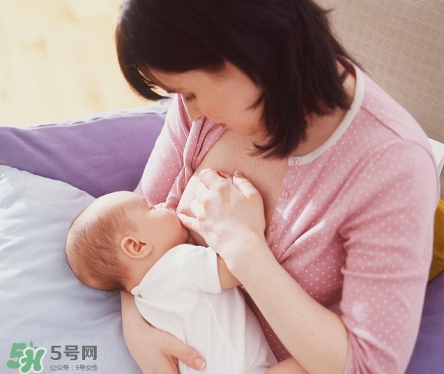 母乳喂養(yǎng)胸部會變形嗎？如何避免產(chǎn)后乳房變形？