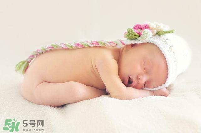 寶寶張嘴睡覺怎么回事？寶寶張嘴睡覺怎么糾正？