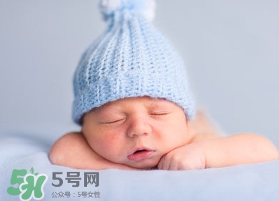 寶寶睡覺搖頭怎么回事？寶寶睡覺搖頭是缺鈣嗎？