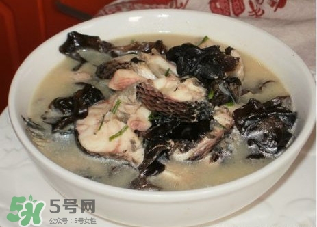 黑魚湯是發(fā)物嗎？黑魚湯可以放香菇嗎