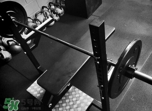 臥推怎么用胸肌發(fā)力？臥推發(fā)力技巧