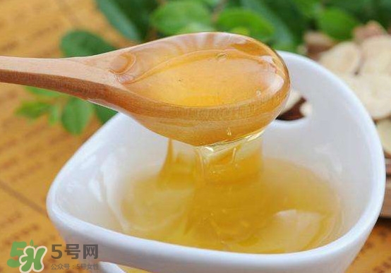 椴樹蜜和百花蜜哪個(gè)好？椴樹蜜和百花蜜的區(qū)別