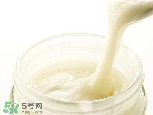 椴樹蜜是什么顏色？椴樹蜜是白色的嗎