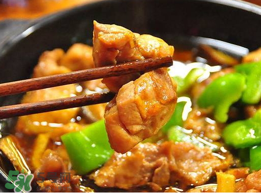 美國黃燜雞米飯為什么那么貴？美國黃燜雞米飯多少錢一份？