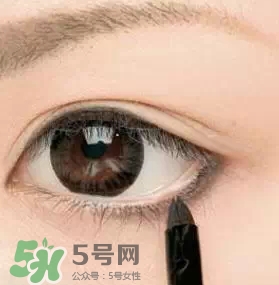 眼線膏和眼線液筆哪個好用？眼線膏和眼線液新人這樣選擇