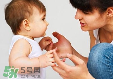 寶寶說話早晚和智力有關(guān)系嗎？寶寶說話晚怎么辦？