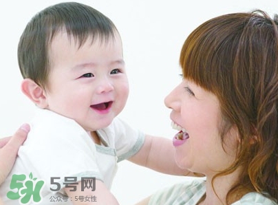 寶寶什么時(shí)候?qū)W會(huì)說(shuō)話？怎么教寶寶說(shuō)話？
