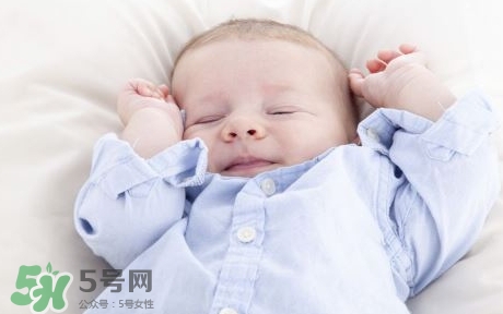 寶寶睡覺(jué)為什么會(huì)笑？寶寶睡覺(jué)笑出聲是做夢(mèng)了嗎？